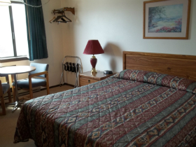 Single Queen Room Flathead Lake Inn