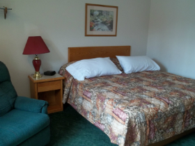 King Room with Wet bar Flathead Lake Inn