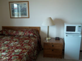 Single Queen Room Flathead Lake Inn