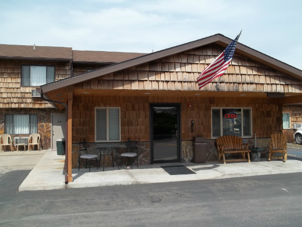 Flathead Lake Inn Bulding